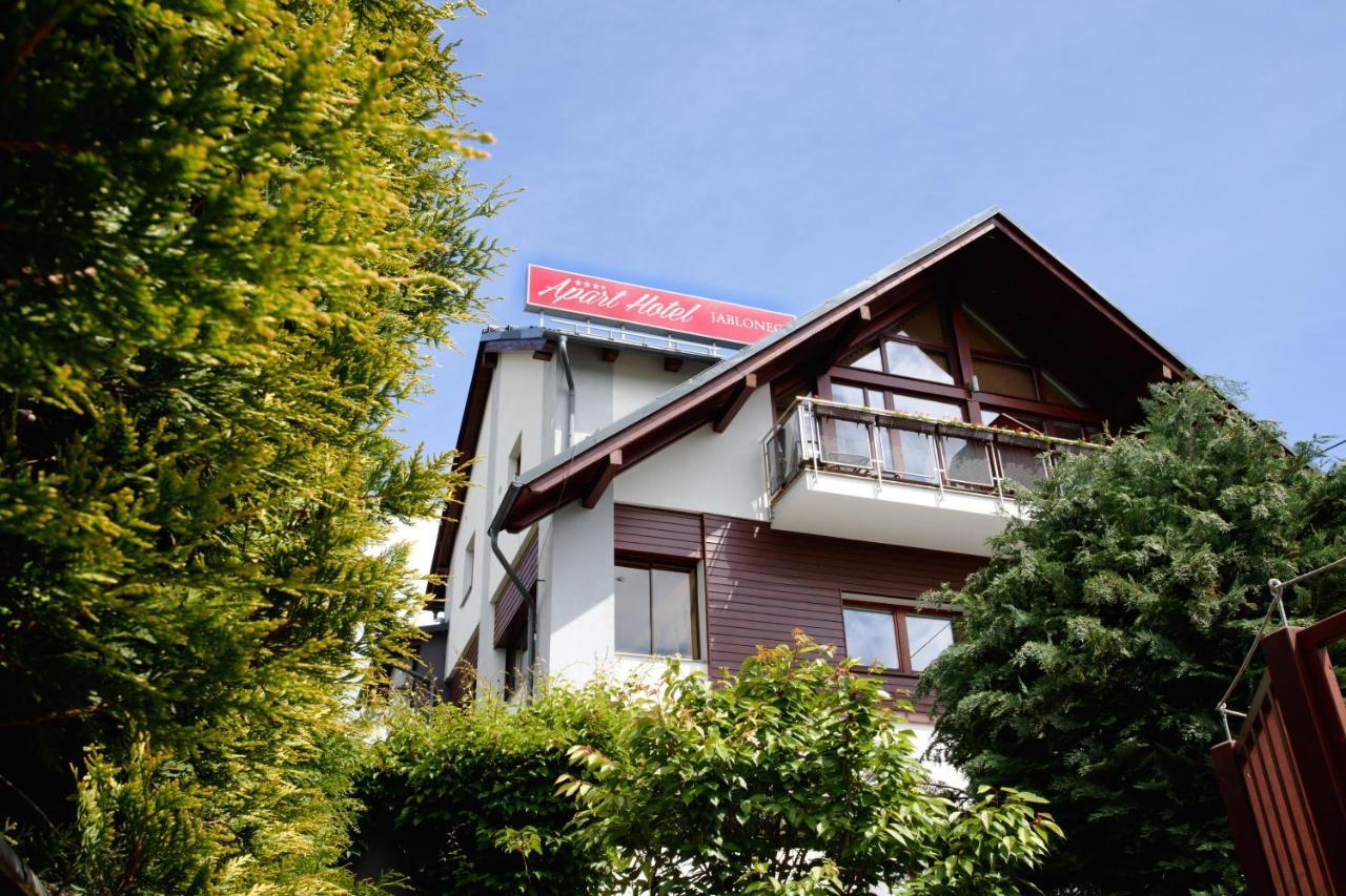 Apart Hotel Jablonec ยาโบลเนช นัด นิโซ ภายนอก รูปภาพ