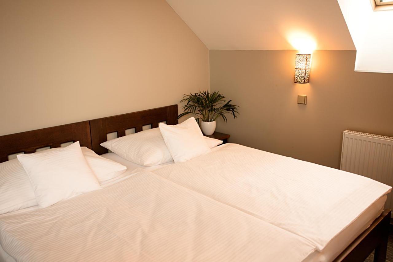 Apart Hotel Jablonec ยาโบลเนช นัด นิโซ ภายนอก รูปภาพ