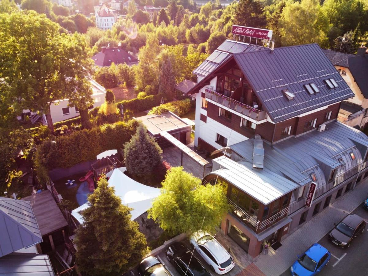 Apart Hotel Jablonec ยาโบลเนช นัด นิโซ ภายนอก รูปภาพ