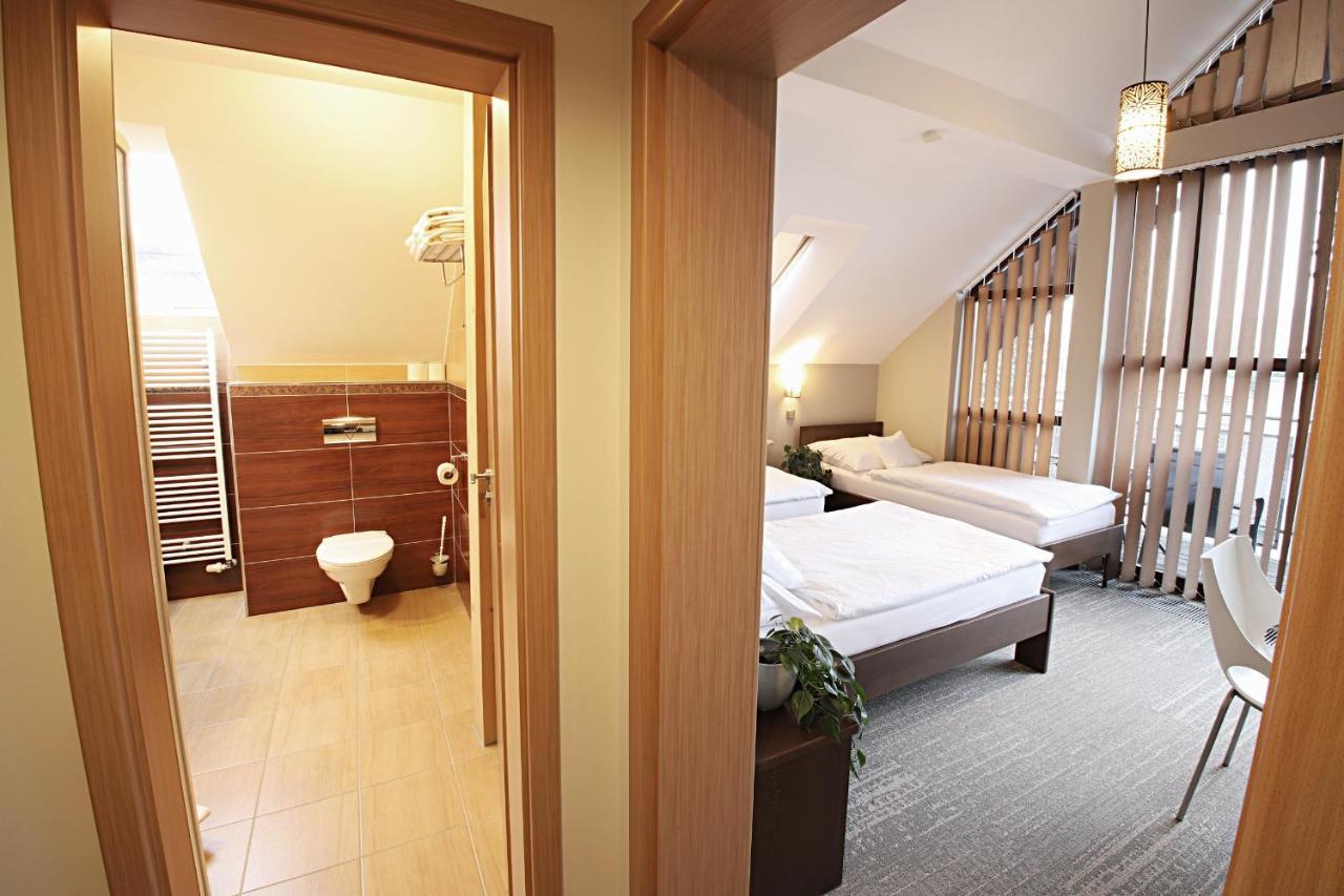 Apart Hotel Jablonec ยาโบลเนช นัด นิโซ ภายนอก รูปภาพ