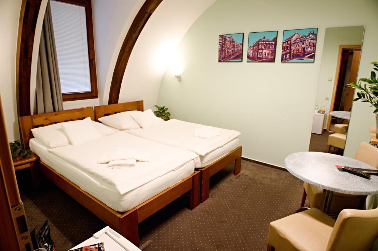 Apart Hotel Jablonec ยาโบลเนช นัด นิโซ ภายนอก รูปภาพ
